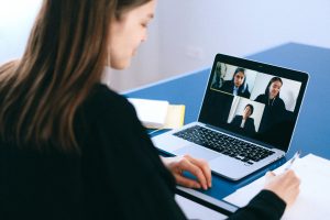 Read more about the article Easy and free: how to make a group video conference without time limit and from any device